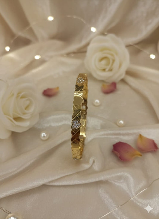 Amara Heart Bangle | NE168