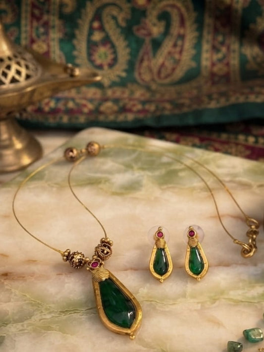 Avira Emerald Pendant Set | MT210
