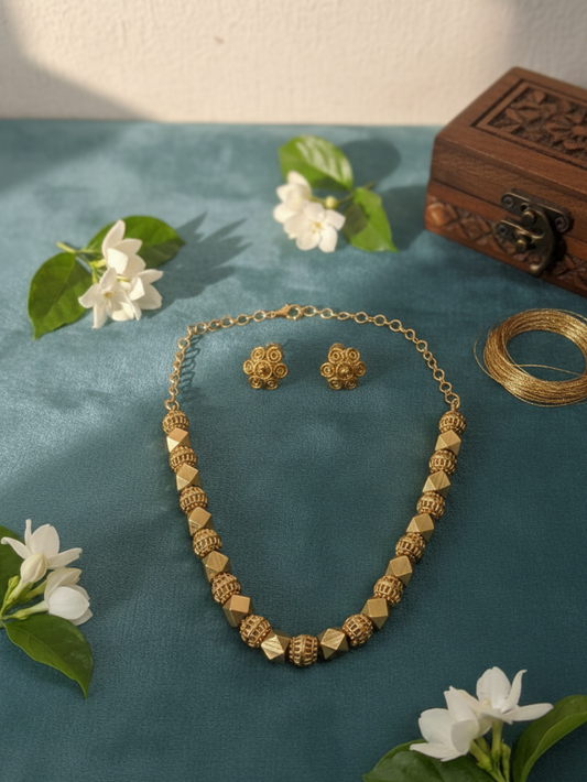 Varnika Antique Set | NE137