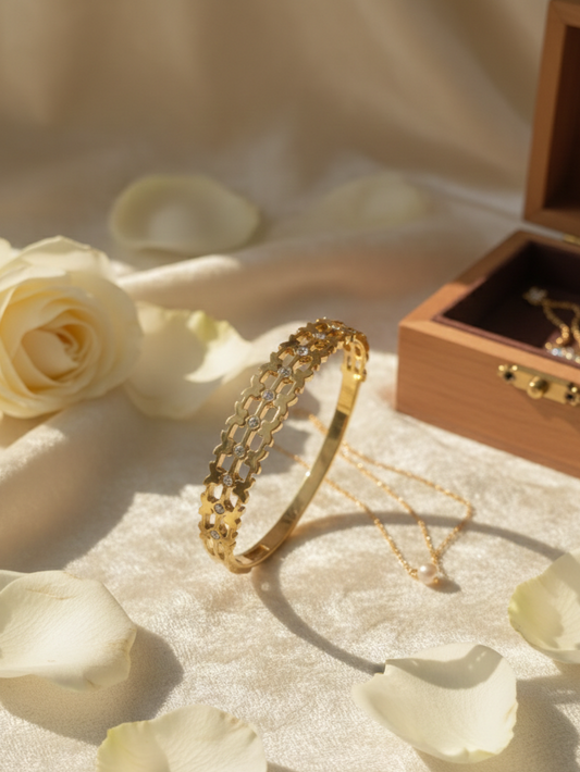 Ivory Petal Sparkle Bracelet | NE165