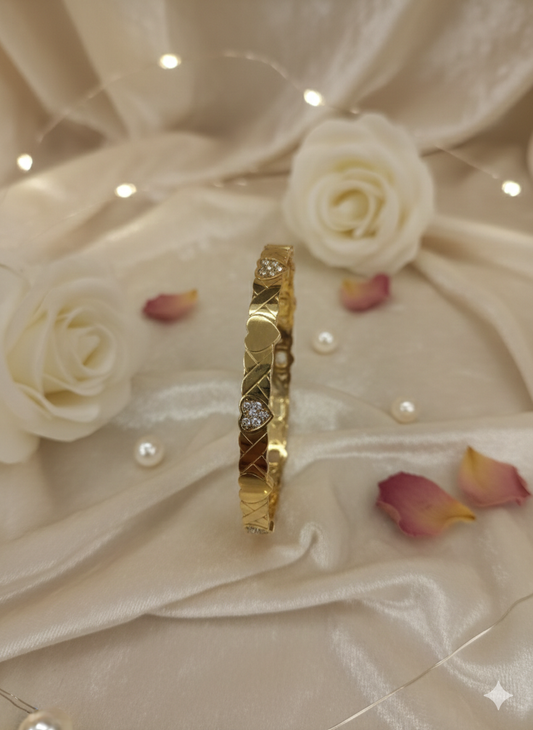 Amara Heart Bangle | NE168