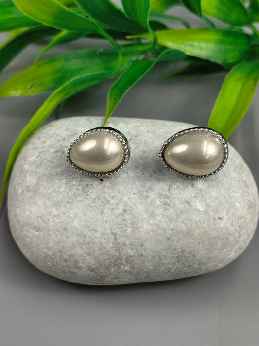 Pearl Stud | K1-113