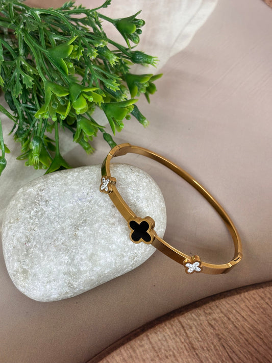 Gold Bangle | NC506