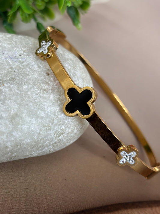 Gold Bangle | NC506