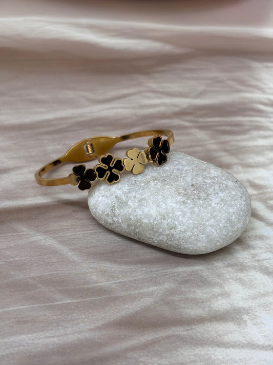 Gold Floral bangle | NC406