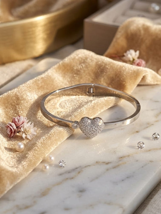 Eterna Heart Bangle | NE221