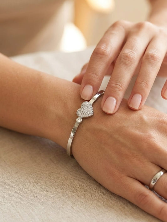 Eterna Heart Bangle | NE221