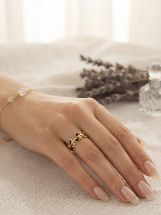 Noir Leaf Ring | ESH49