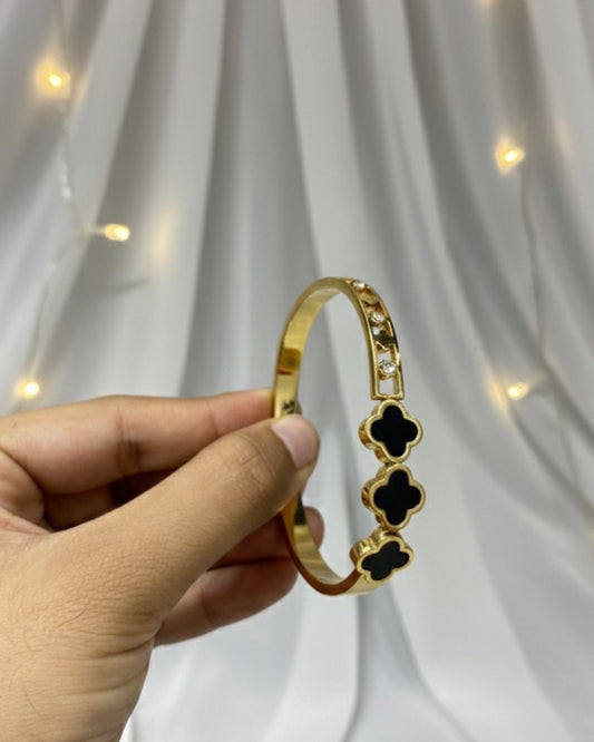 Onyx Charm Bangle | NE1158